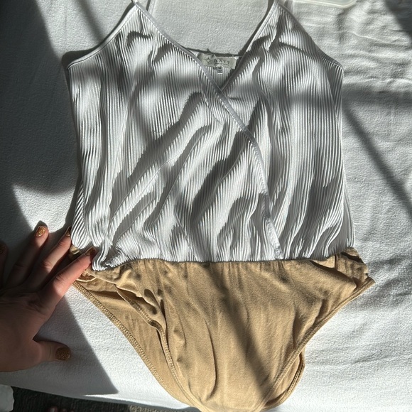 WAYF Bodysuit - Picture 2 of 6